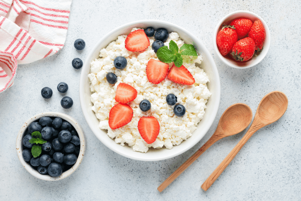 Healthy overnight oats topped with strawberries, blueberries, chia seeds, and a spoon – perfect high-protein breakfast
