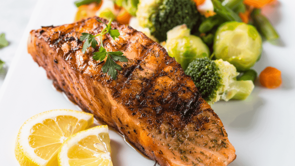 Grilled salmon fillet with lemon and steamed vegetables – healthy high-protein low-calorie dinner