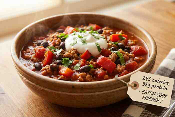 Turkey chili with black beans, 295 calorie high-protein batch cooking weight loss dinner