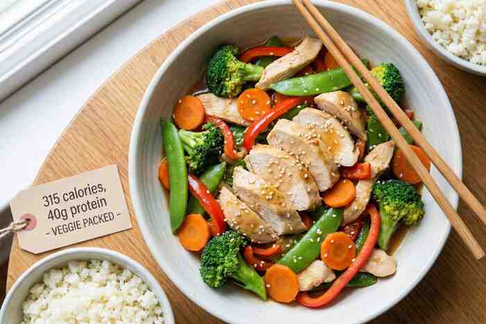 Chicken and vegetable stir-fry with cauliflower rice, 315 calorie veggie-packed weight loss dinner