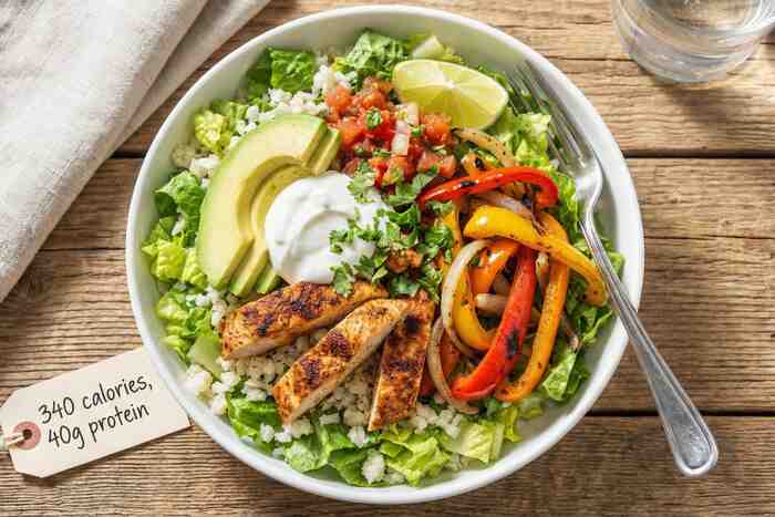 Grilled chicken fajita bowl with vegetables, 340 calorie high-protein weight loss dinner