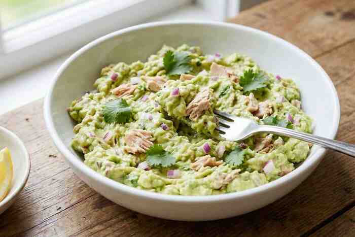 Tuna avocado salad no mayo close-up showing creamy texture without mayonnaise
